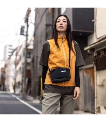 Thule 5005 Paramount Crossbody 2L Black