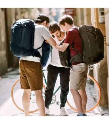 Thule 5317 Landmark 70L Unisex Travel Pack Darkest Blue