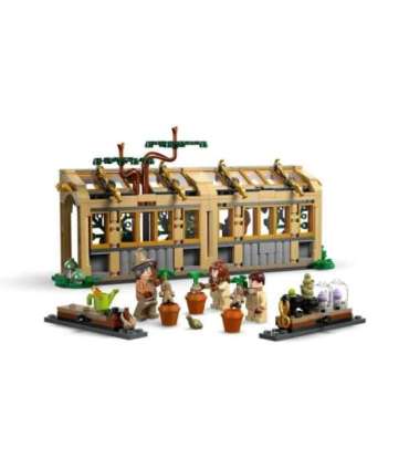 LEGO HARRY POTTER 76445 Hogwarts Castle - Herbology Class