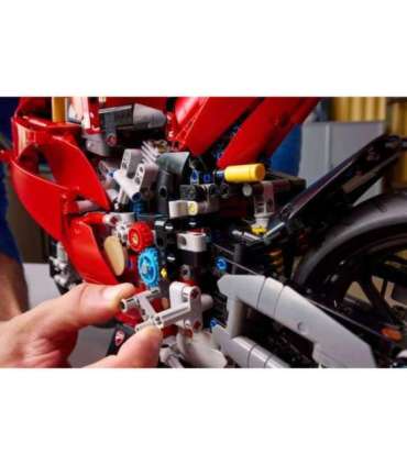 LEGO TECHNIC 42202 Ducati Panigale V4 S Motorcycle