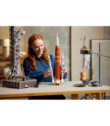 LEGO ICONS 10341 NASA Artemis Space Launch System