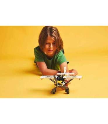 LEGO TECHNIC 42198 Transport plane