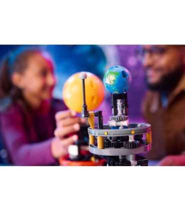 LEGO TECHNIC 42179 Planet Earth and Moon in Orbit