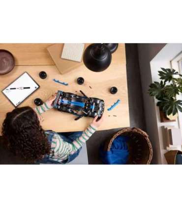 LEGO TECHNIC 42176 Porsche GT4 e-Performance Race Car