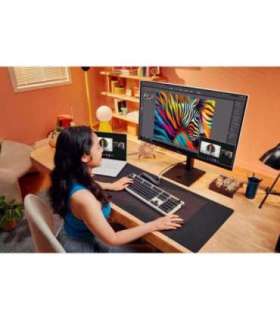 HP OMEN Transcend 31.5 inch UHD 240Hz OLED Gaming Monitor - Transcend 32