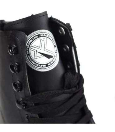 NQ8400S чёрные роликовые коньки, размер 40, NILS Extreme