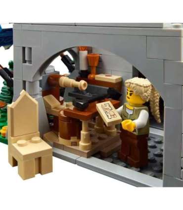 LEGO ICONS 10332 Medieval Town Square