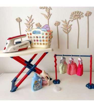 WOOPIE XXL 14-osaline komplekt: triikimislaud triikrauaga, riidepuu, pesukorv ja rõivad.