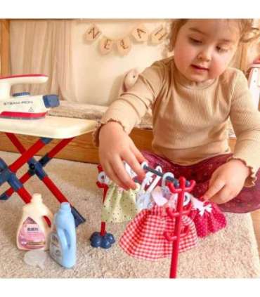 WOOPIE XXL 14-предметный набор: гладильная доска с утюгом, вешалка, корзина для белья и предметы одежды.