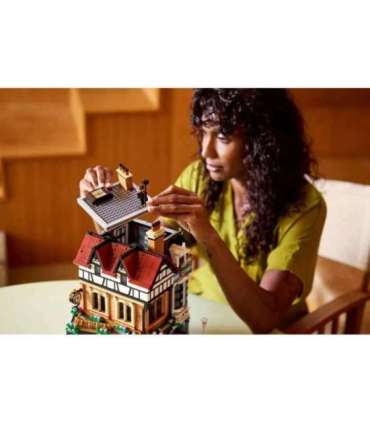 LEGO ICONS 10350 Tudor Corner