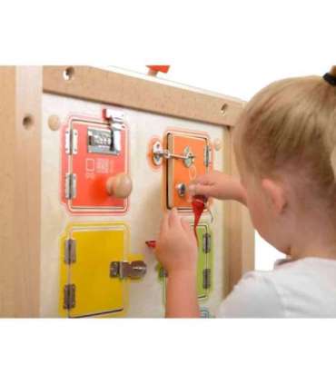 MASTERKIDZ seinale paigaldatav tegevuslaud lukkude avamise ja sulgemise õppimiseks