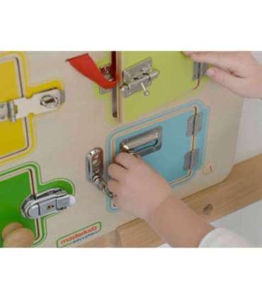 MASTERKIDZ seinale paigaldatav tegevuslaud lukkude avamise ja sulgemise õppimiseks