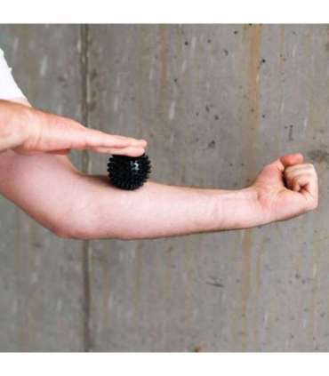 BLP01 черный шипованный массажный мяч HMS