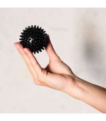 BLP01 черный шипованный массажный мяч HMS