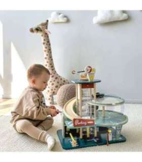 CLASSIC WORLD mitmetasandiline parkla: autod, helikopter, kütusepump, autopesula + lisatarvikud.