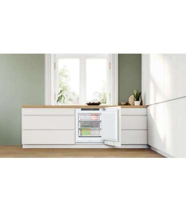 Bosch Freezer GUN21ADE0 Energy efficiency class E Upright Built-in Height 82 cm Total net capacity 85 L No