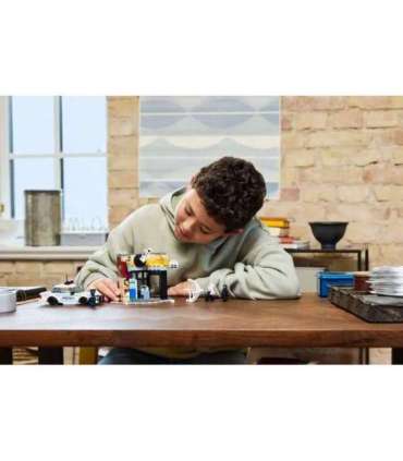 LEGO MARVEL 76311 Miles Morales vs. The Spot