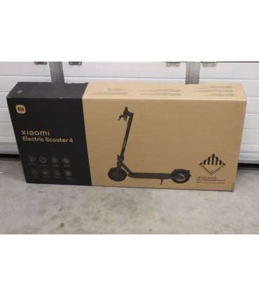 SALE OUT. Xiaomi Electric Scooter 4 EU Xiaomi 3 month(s) USED AS DEMO, MISSING AIR HOSE