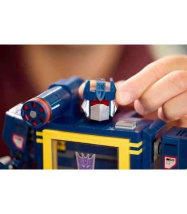 LEGO ICONS 10358 Transformers: Soundwave