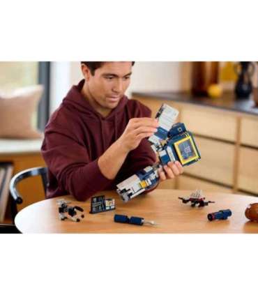 LEGO ICONS 10358 Transformers: Soundwave