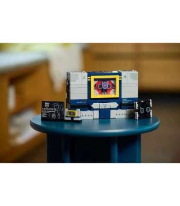 LEGO ICONS 10358 Transformers: Soundwave