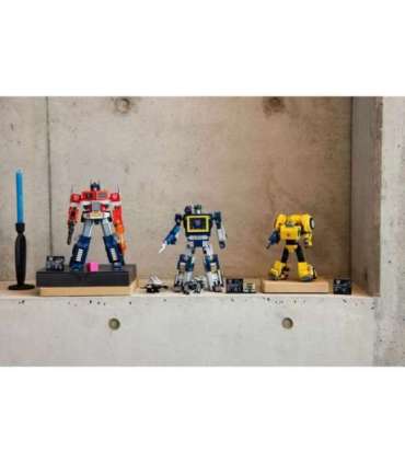 LEGO ICONS 10358 Transformers: Soundwave