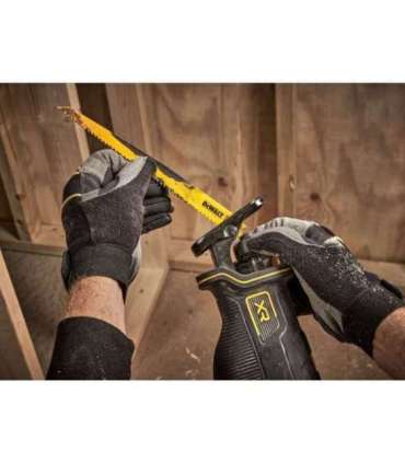 DeWALT DCS382N-XJ reciprocating saw