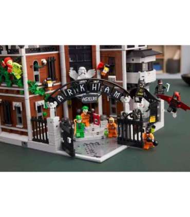 LEGO BATMAN 76300 Arkham Asylum