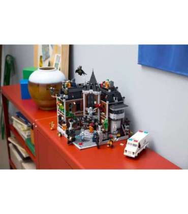 LEGO BATMAN 76300 Arkham Asylum