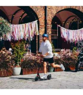 HM209T must-punane tõukeratas NILS EXTREME