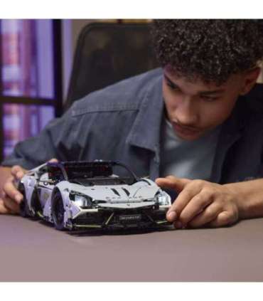 LEGO Technic Lamborghini Revuelto supersportauto