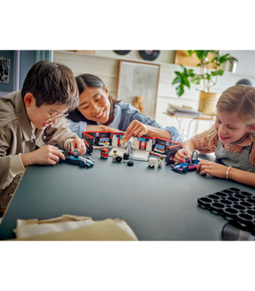 LEGO City F1 garaaž, Mercedes-AMG ja Alpine autod