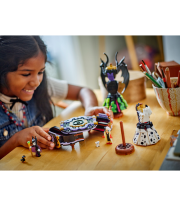 LEGO Disney Maleficenti ja Cruella De Vili kleidid