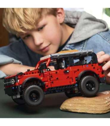 LEGO Technic Ford Bronco maastur