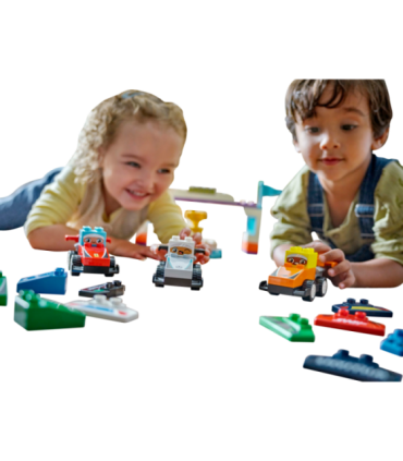 LEGO DUPLO F1 meeskonna võidusõiduautod ja sõitjad