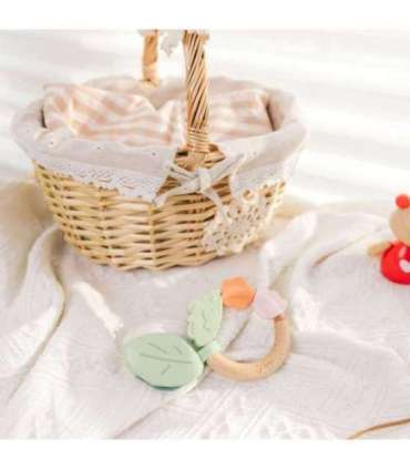 CLASSIC WORLD деревянная погремушка и сенсорный прорезыватель 2 в 1