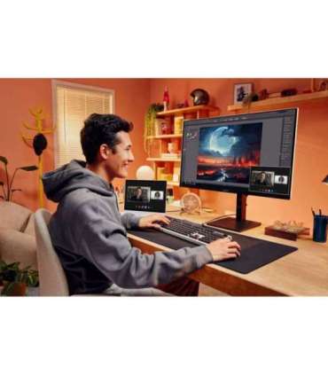 HP OMEN Transcend 31.5 inch UHD 240Hz OLED Gaming Monitor - Transcend 32