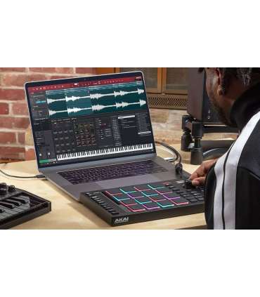 AKAI MPC Studio II Music production station Sampler MIDI USB Black