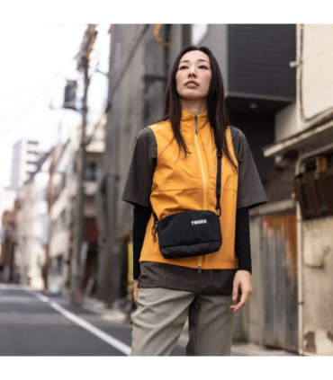 Thule 5005 Paramount Crossbody 2L Black