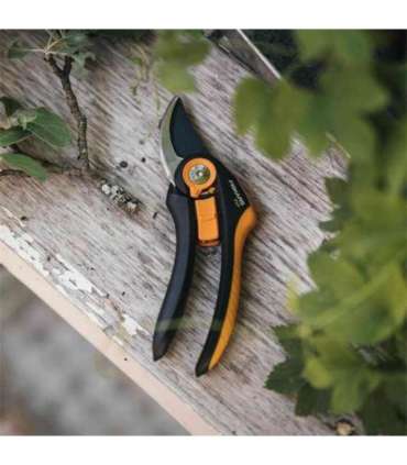 Fiskars Plus SmartFit Bypass Pruner P541 orange black (1057169)