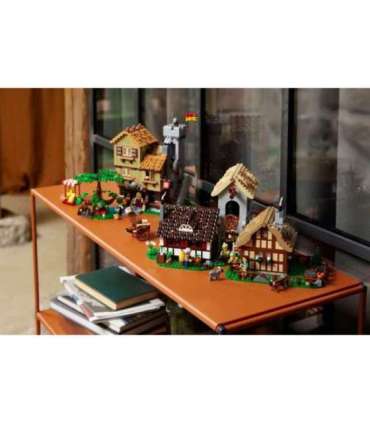 LEGO ICONS 10332 Medieval Town Square