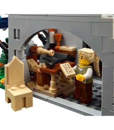 LEGO ICONS 10332 Medieval Town Square