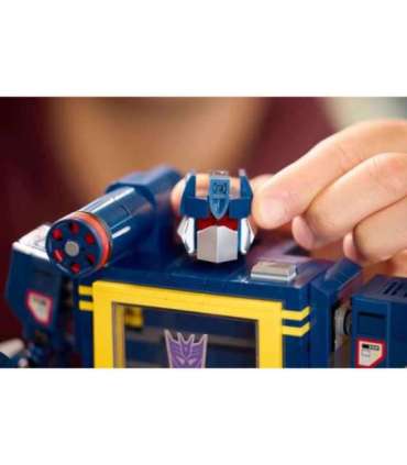 LEGO ICONS 10358 Transformers: Soundwave