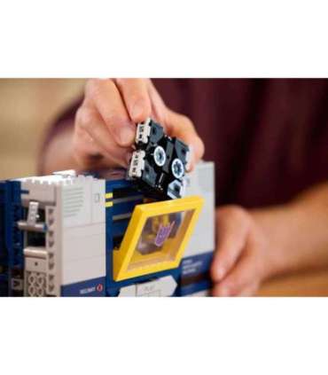 LEGO ICONS 10358 Transformers: Soundwave