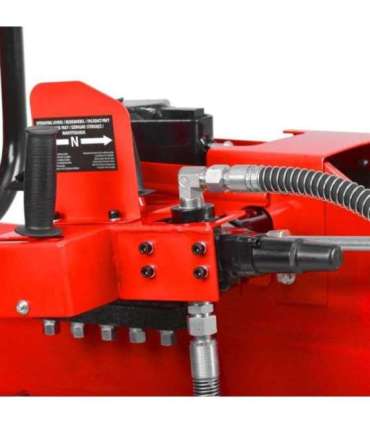 Puulõhkumismasin haagisel HECHT 6422